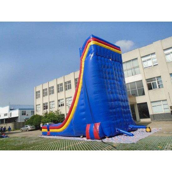 Grande scivolo gonfiabile verticale multicolore Grande scivolo gonfiabile verticale multicolore