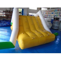 Piccolo scivolo acquatico gonfiabile galleggiante Piccolo scivolo acquatico gonfiabile galleggiante